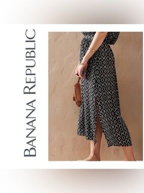 Banana Republic lightweight midi skirt, Size M